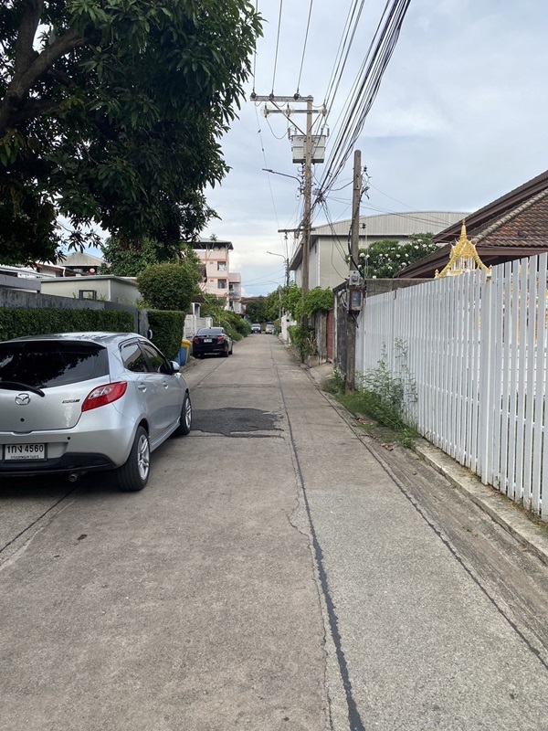 ขาย!!! ที่ดินสวย ทำเลทอง ย่าน New CBD..ใจกลางรัชโยธิน..ใกล้ BTS เพียง 900 ม. โทร 092-5635533